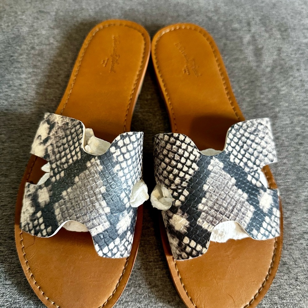 Sandals - Picture 2 of 4